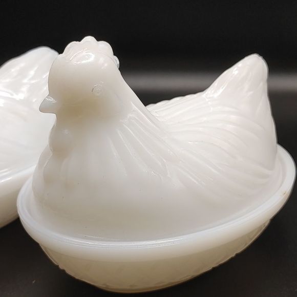 2 Hazel Atlas Milkglass Nesting Hens - Picture 5 of 10